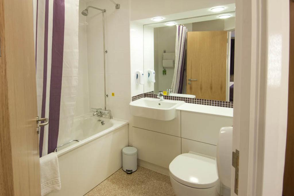Premier Inn Exeter Central St. Davids Room photo